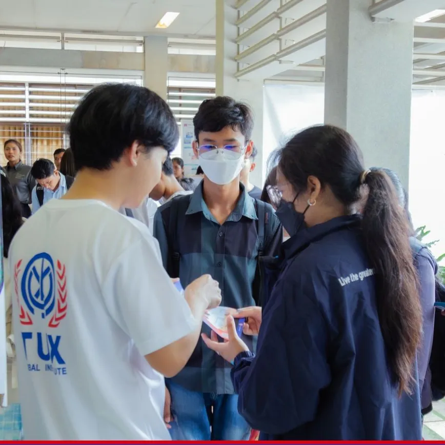 Students and staffs of TGI chatting during job fair at CJCC 2024